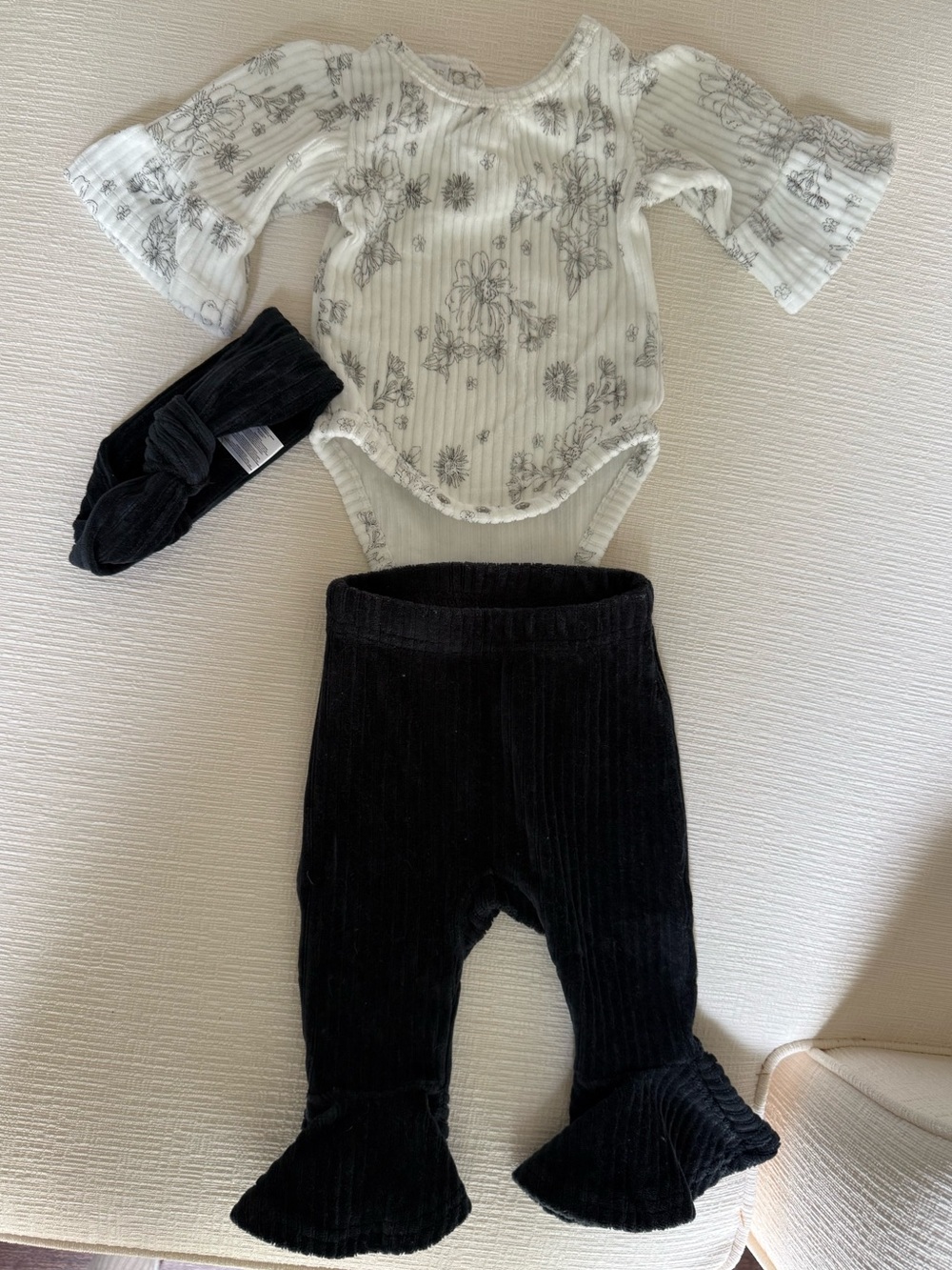 Rachel Zoe 3 piece outfit 0-3 months